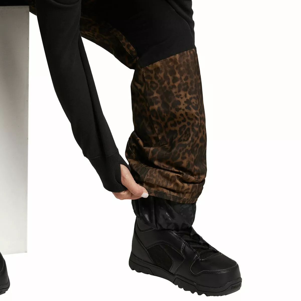 Volcom Women's Ski Pants & Bibs Swift Bib Overall Pant Women's 31 Volcom Women's Ski Pants & Bibs Swift Bib Overall Pant Women's - Image 31